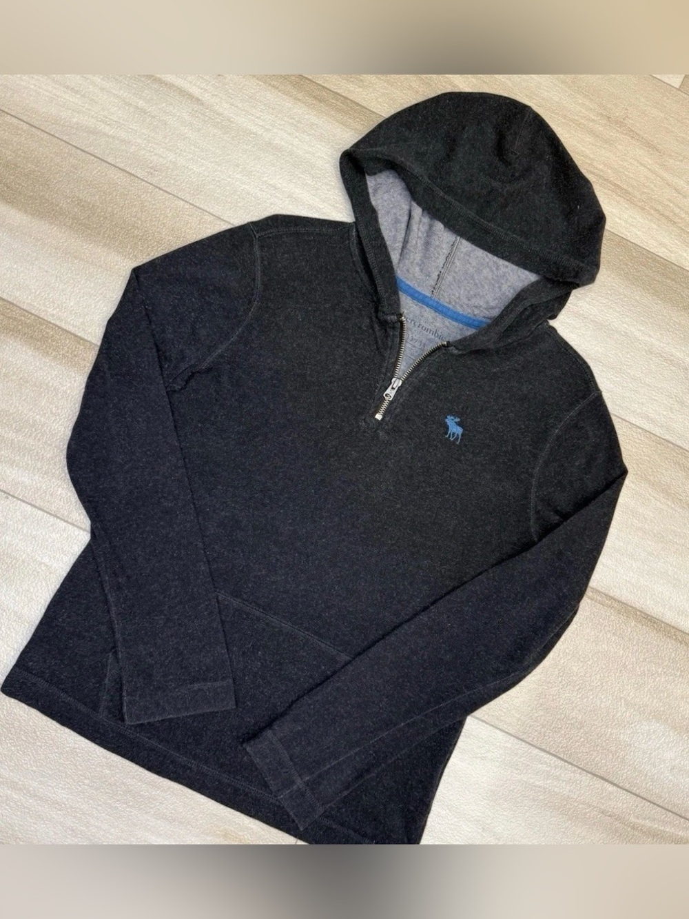 Abercrombie Kids Boys 13 / 14 Gray Pullover
Moose Logo Lightweight Hooded Shirt